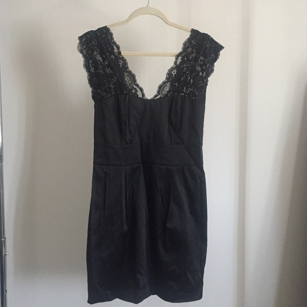 Black holiday Cocktail Dress with Lace Sleeves
